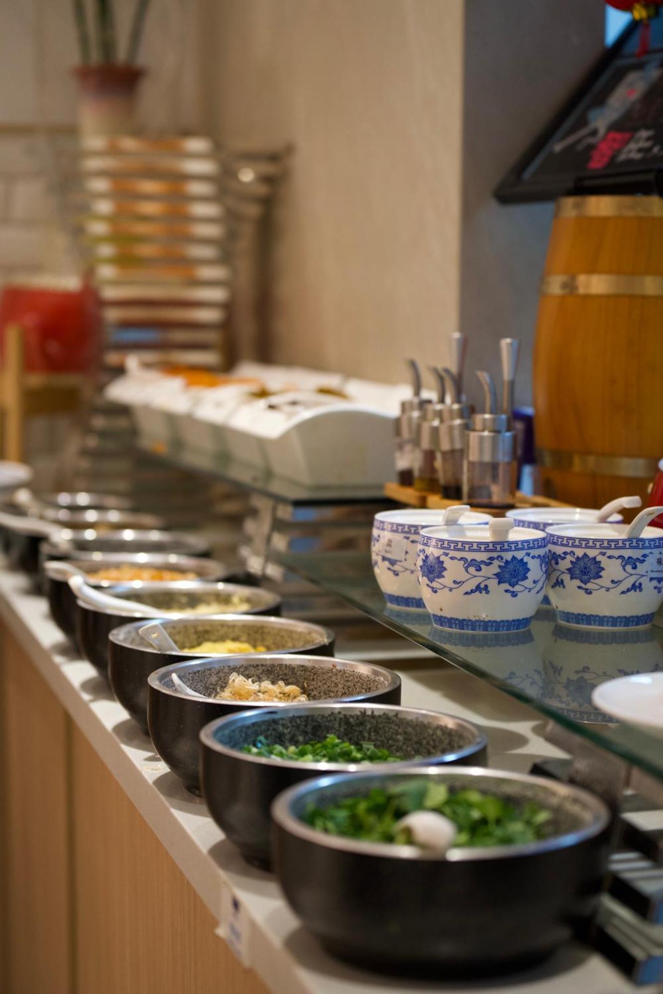 Holiday Inn Express Chengdu Tianfu Square By Ihg - Chunxi Road And Kuanzhai Alley Экстерьер фото